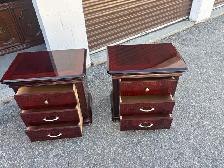 Free delivery used Pair of Mahogany Finish Bedside Tables - Photo 5