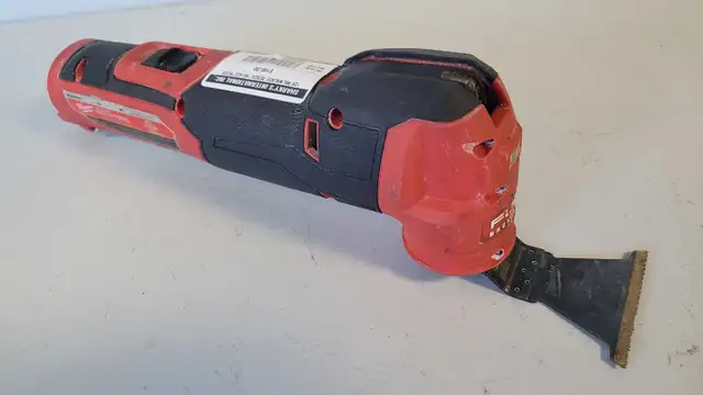 12v Milwaukee 252620 Oscillating Multi-tool (33010404)