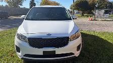 2017 Kia Sedona LX - Photo 2
