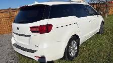 2017 Kia Sedona LX - Photo 4