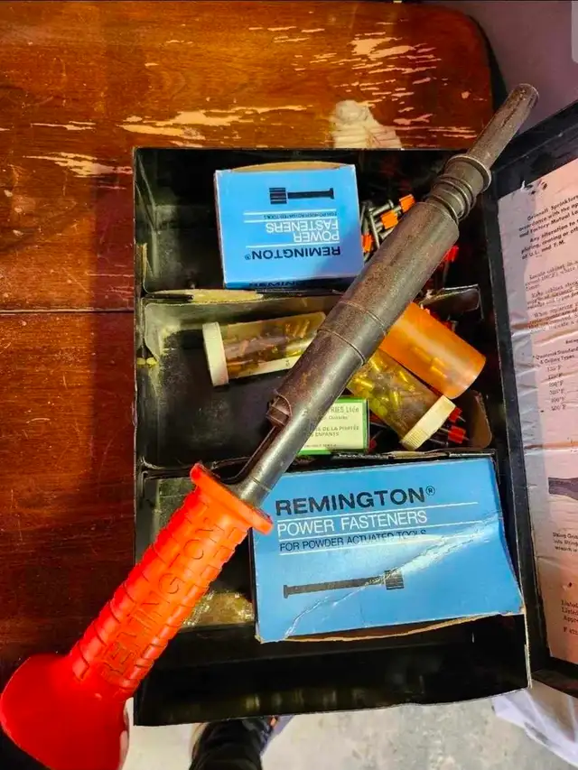 Remington Power Fastening Set w/shots & nails