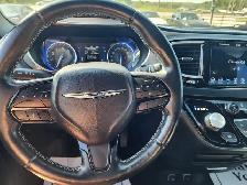2019 CHRYSLER PACIFICA TOURING L - Photo 17