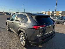 2019 Toyota RAV4 LE AWD : Low Mileage - Photo 4