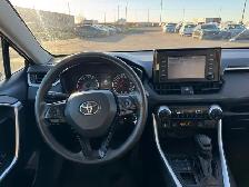 2019 Toyota RAV4 LE AWD : Low Mileage - Photo 11