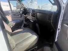 2021 GMC Savana 3500 LS - Photo 11