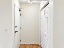 2 Bdrm 1 Bath w/ New Floors, Paint in Desirable Area,Central Air - Photo 2