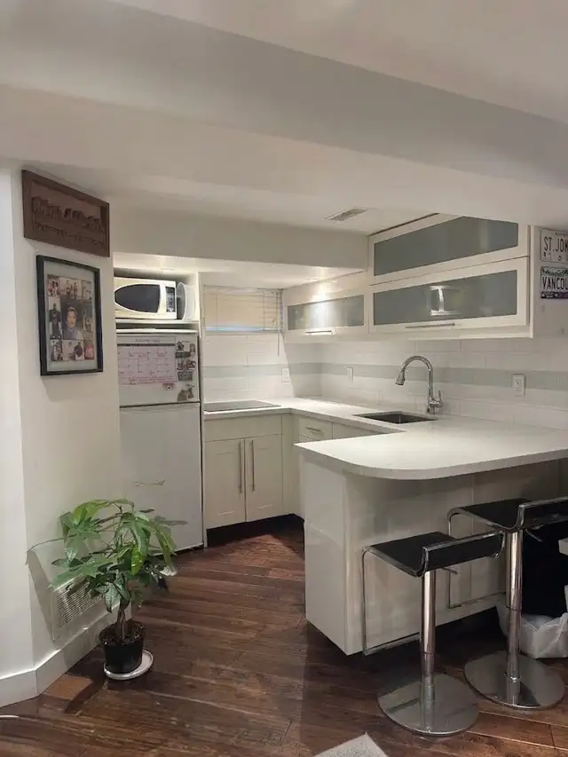 1 BEDROOM BASEMENT APARTMENT IN HIGH PARK/ JUNCTION