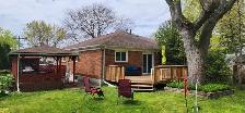 Three-bedoom Erindale house with deck & huge yard!