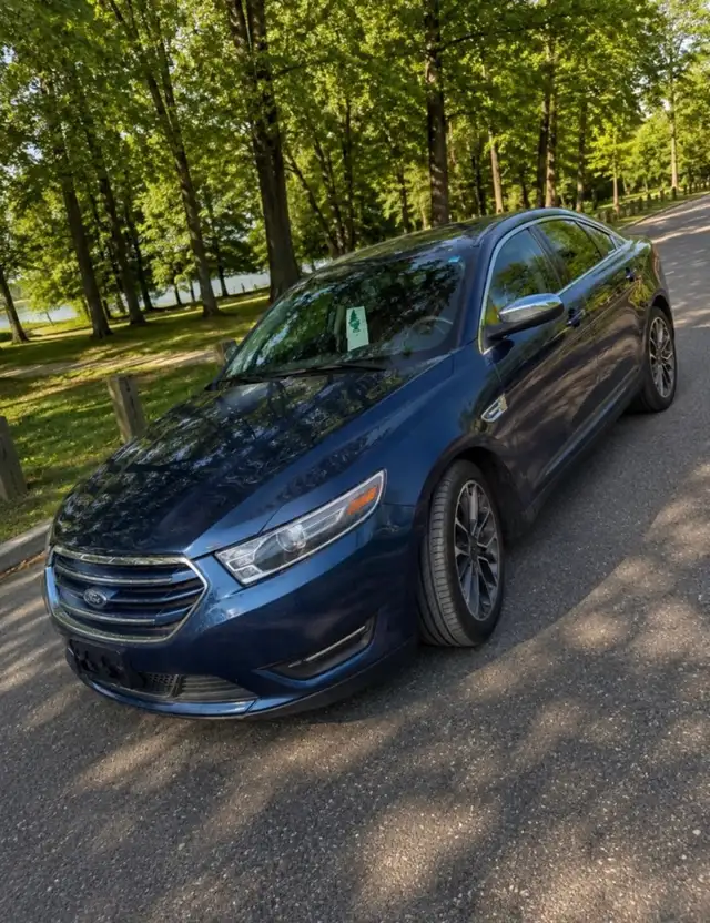 2019 Ford Taurus Limited  | 145,000 km