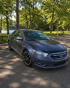 2019 Ford Taurus Limited  | 145,000 km - Photo 2
