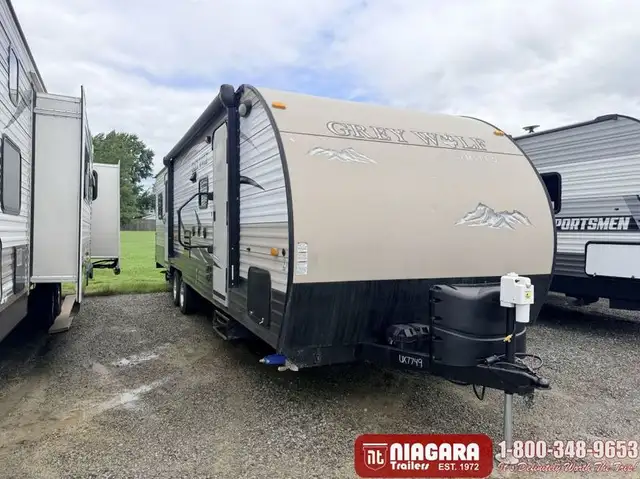 2016 FOREST RIVER CHEROKEE GREY WOLF 27RR Toy Hauler