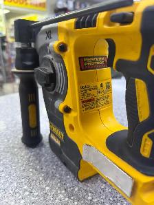 DeWalt DCH273 20V 1" Rotary Hammerdrill - Tool only - Photo 4