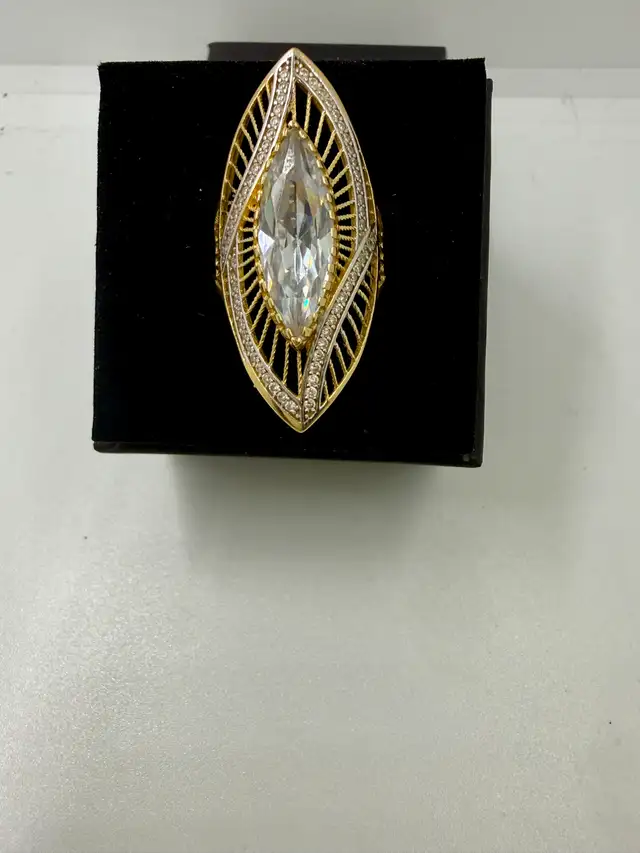 Women's 14K Gold Ring w Large Cubic Zirconia~Size 7.5
