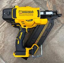 Like New Cordless Dewalt DCN930 Framing Nailer