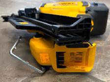 Like New Cordless Dewalt DCN930 Framing Nailer - Photo 2