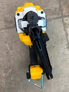 Like New Cordless Dewalt DCN930 Framing Nailer - Photo 4
