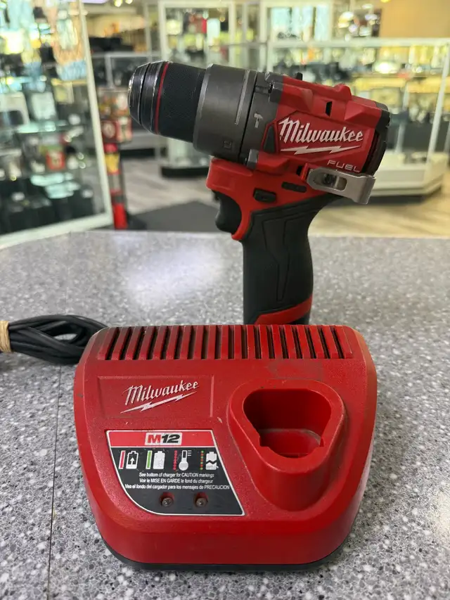 Milwaukee 3404 12V Fuel Brushless Hammerdrill Kit