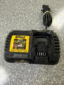 Dewalt DCB1106 12-20V Rapid Charger
