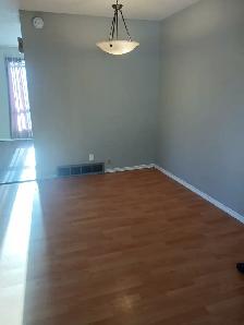 Renovated 3 bedroom duplex in Pineridge area, NE  Calgary - Photo 9