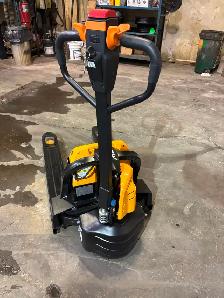 NEW 3,300 lb. Capacity UN Model SL15L3 Electric Pallet Jack - Photo 2