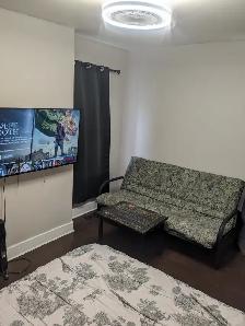 1 MNTH FREE RENT!HUGE 2 RM FURN. SUITE - KITCHN & BLT IN CLOSET - Photo 2