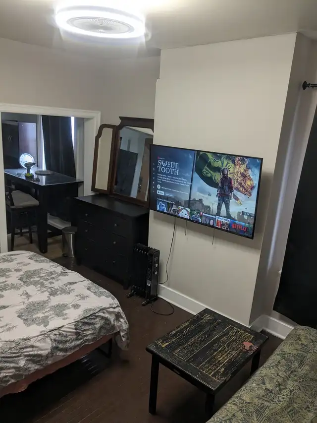 1 MNTH FREE RENT!HUGE 2 RM FURN. SUITE - KITCHN & BLT IN CLOSET
