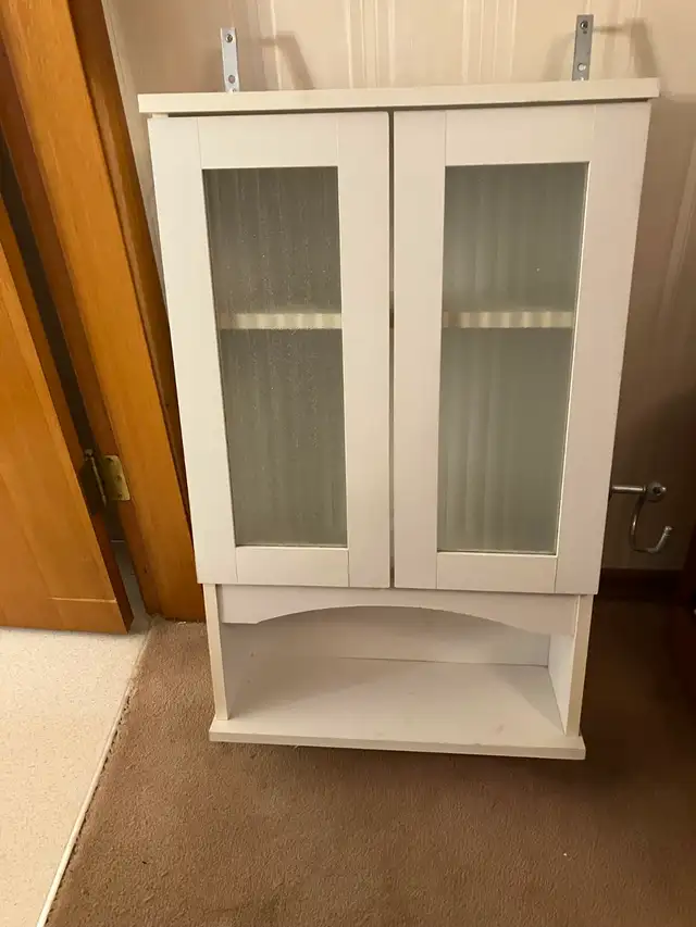 Bathroom medicine cabinet