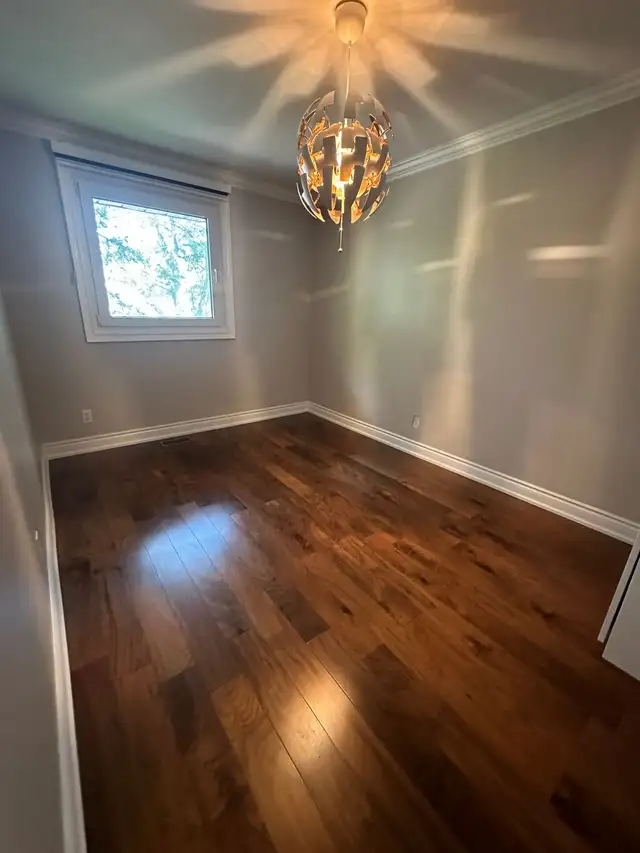 BIGHT AND SPACIOUS ROOM FOR RENT MISSISAUGA - ERIN MILLS DUNDAS