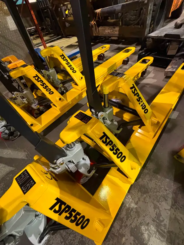 INDUSTRIAL TSP5500 MANUAL PALLET JACK, 5,000 lb. capacity