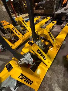 INDUSTRIAL TSP5500 MANUAL PALLET JACK, 5,000 lb. capacity