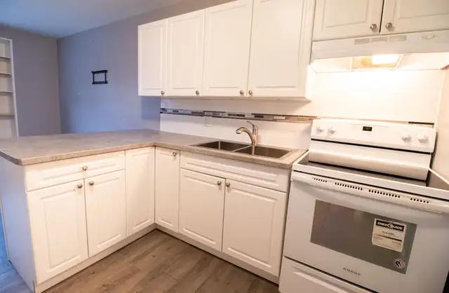 1 Ormond St N, Thorold (12) - Bachelor Apartment