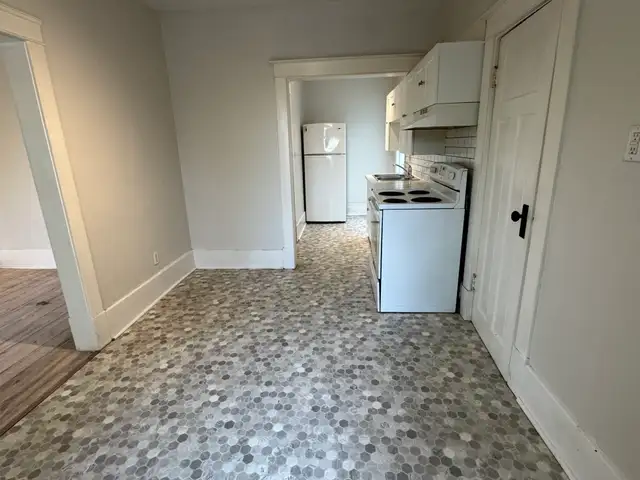 595 King St, Welland (9) - 1 Bedroom Apartment