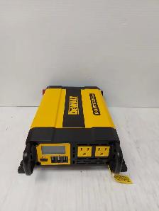 (B1140) DeWalt DXAEPI1000CA Power Inverter - Photo 5