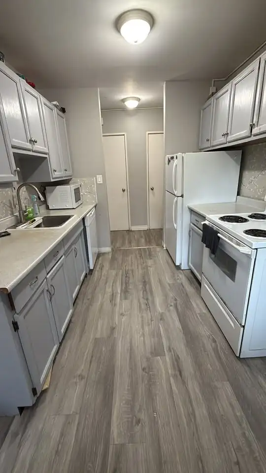 Spacious 2BR 1BA – Central Kingston | 5-min Bike to Queen's