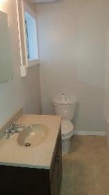 3BR 1BA Apartment – Central Kingston | 5-min Bike to Queen's - Photo 3