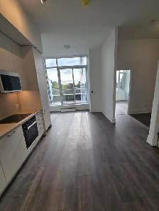 NEW CONDO 1 BED   DEN, 11-FT CEILINGS, PARKING  LOCKER $2450/mth