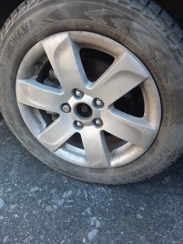 a vendre 4 pneu roue alliage d'hivers
