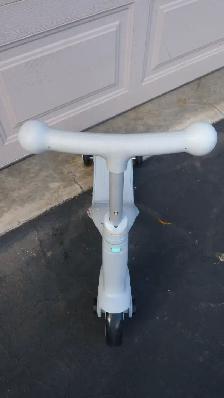 Kid's 3-Wheel Scooter - Photo 3