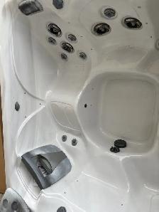 2013 MasterSpa 5-6 Adult Hot Tub with Lounger - Photo 3