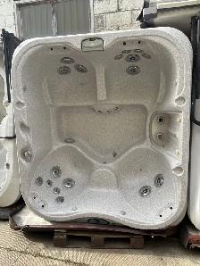 2016 Jacuzzi J325 4-5 Adult Hot Tub - Runs 120v or 240v