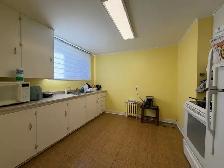 9A Kitchener Ave - Large ground level two bedroom apartment - Photo 5