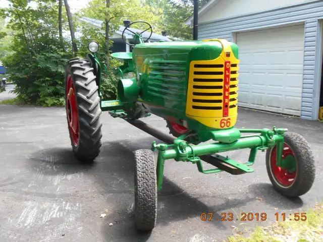 Tracteur Oliver Row Crop 66   1951