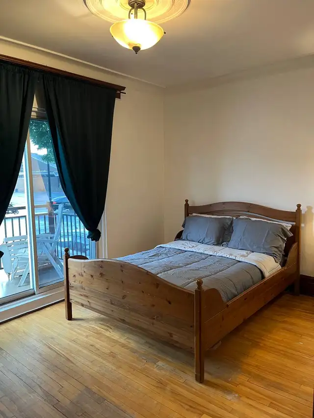 Chambre meublée à louer près métro - Furnished room for rent