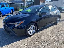 2019 Toyota Corolla Hatchback SE   6-SPEED MANUAL! - Photo 2