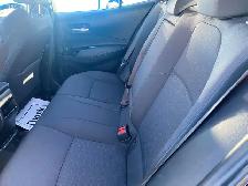 2019 Toyota Corolla Hatchback SE   6-SPEED MANUAL! - Photo 9