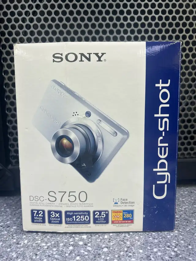 Sony Cyber-shot DSC-S750 boxed with battery and charger