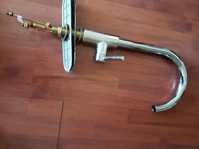 KITCHEN SINK TAP IN EXC.COND