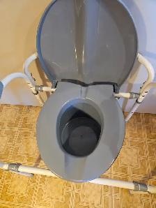 Commode/toilet - Photo 2