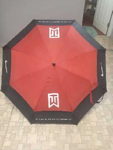 tiger woods golf  umbrella