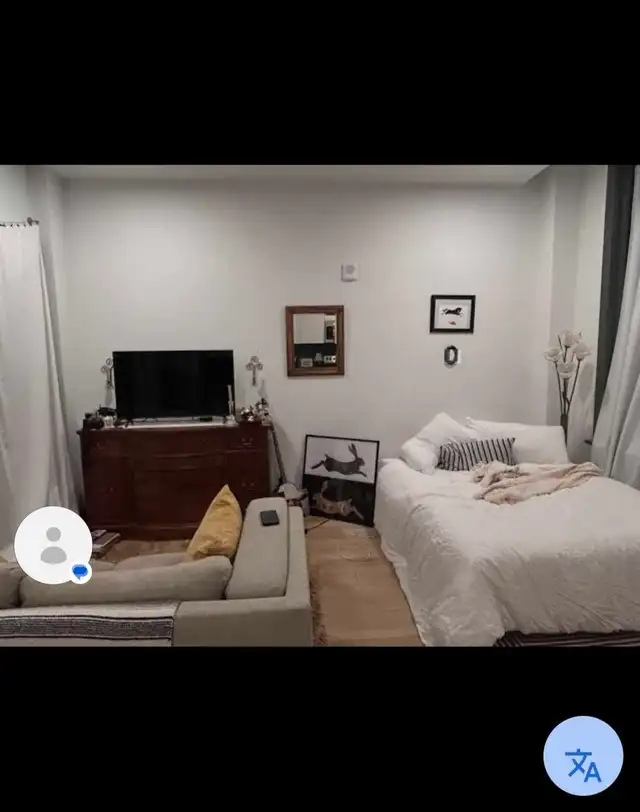 Furnished room for rent  in townhouse. Leslie and Sh